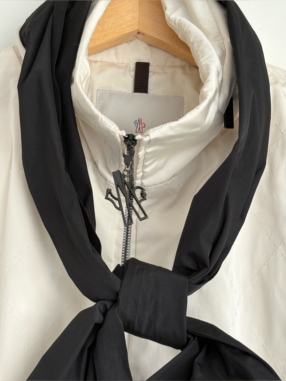 Vintage Moncler Première Rain Jacket with Black Scarf Accent, M (2) - Picture 6 of 16